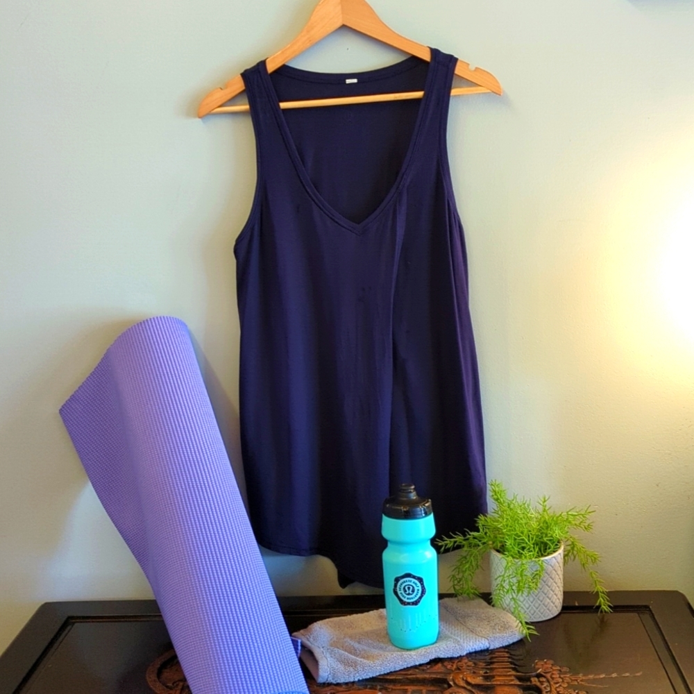 lululemon Knot a Problem Size 6 Tie Front Tank in Dark Purple